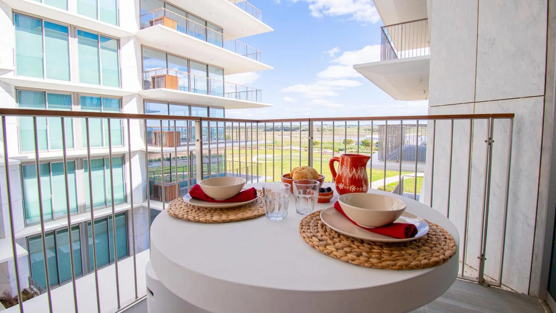Picturesque Beachfront Apartment Armacao de Pera