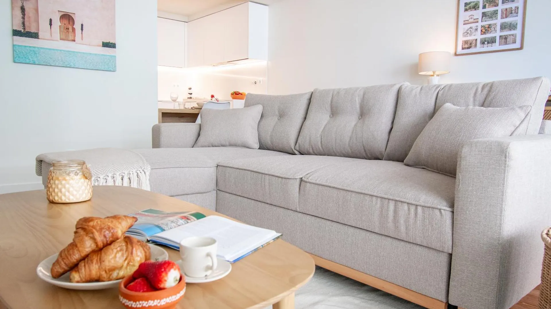 Picturesque Beachfront Apartment Armacao de Pera