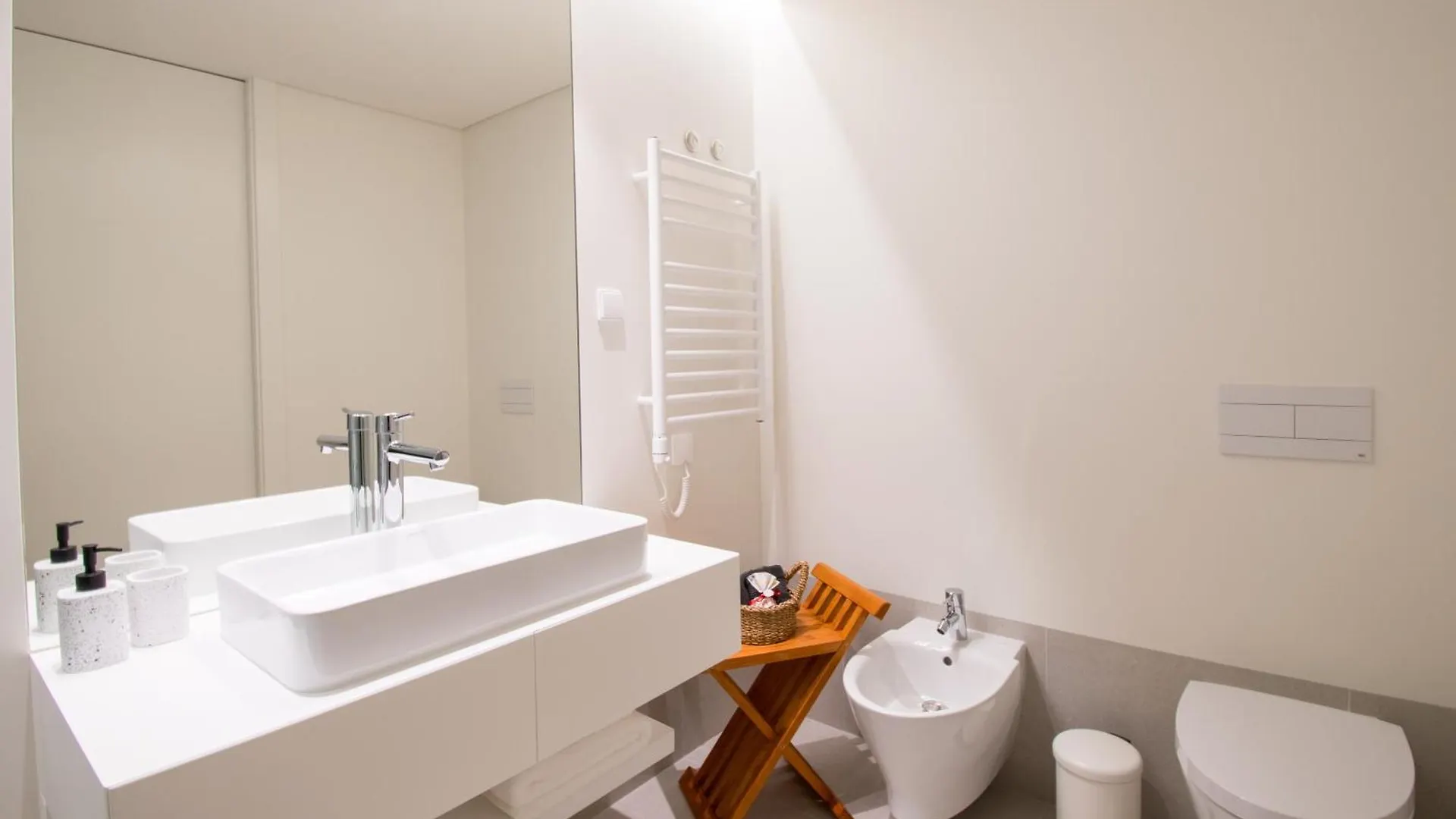 Picturesque Beachfront Apartment Armacao de Pera Portugal