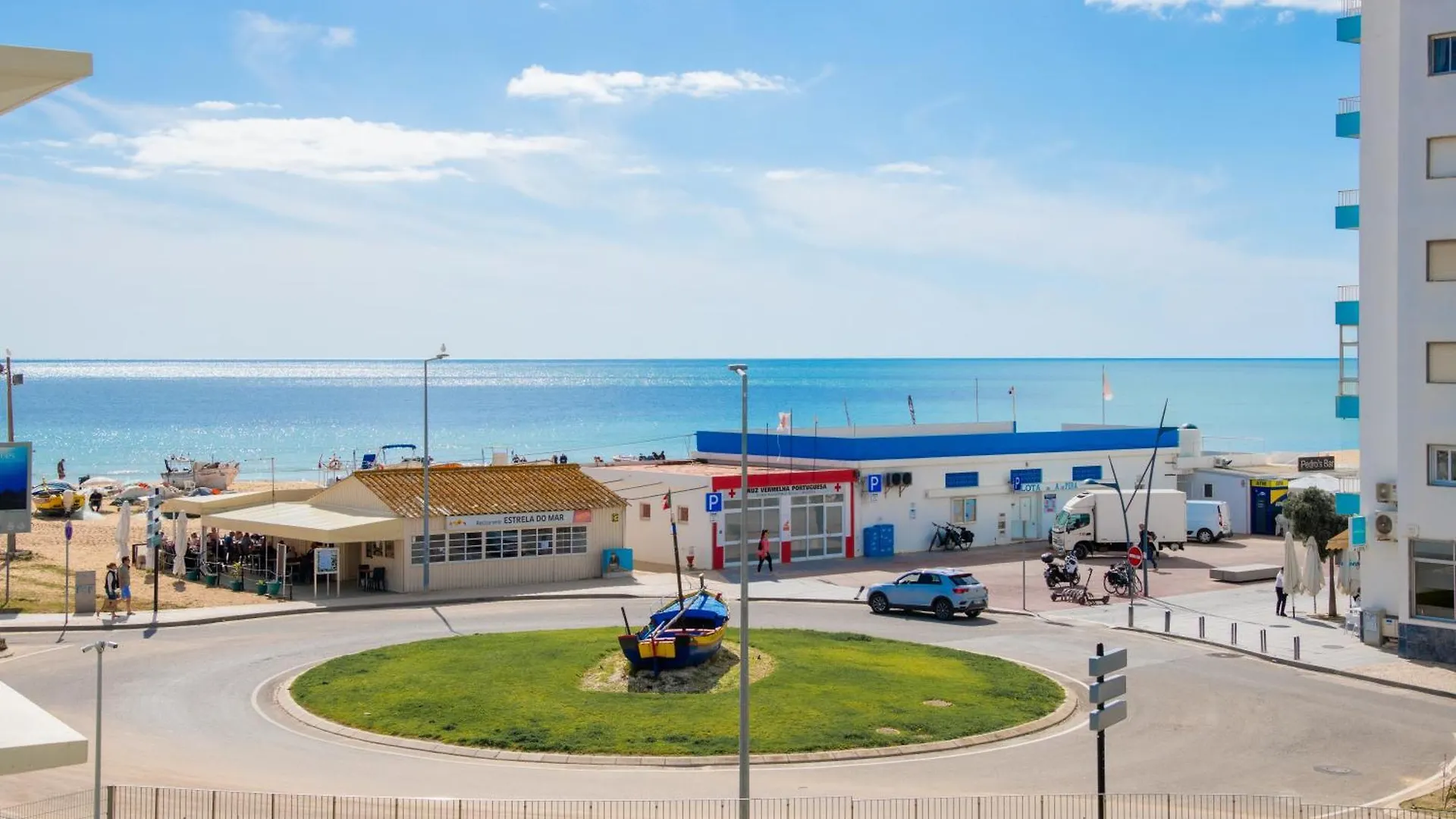 Picturesque Beachfront Apartment Armacao de Pera