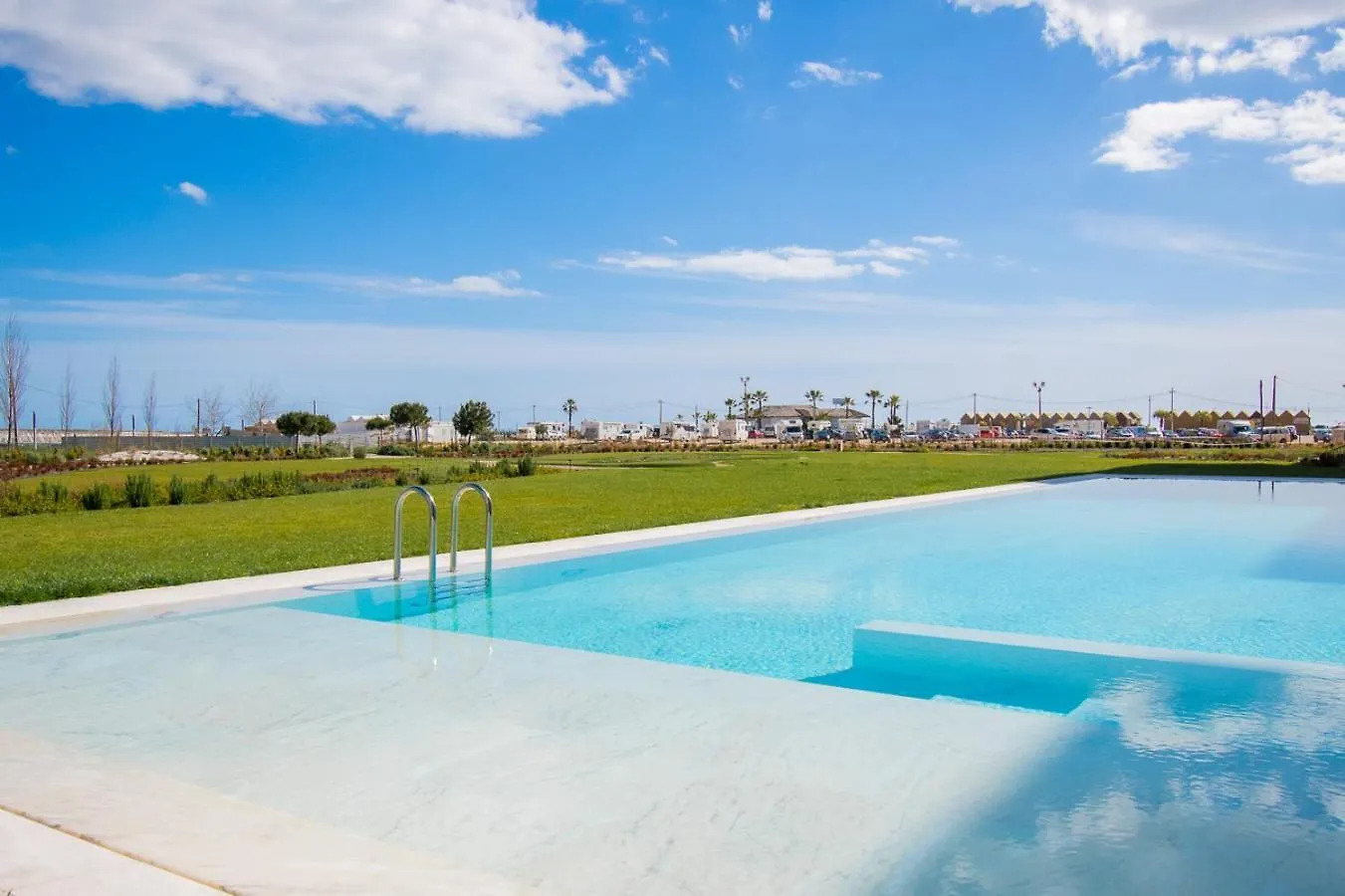 Picturesque Beachfront Apartment Armacao de Pera
