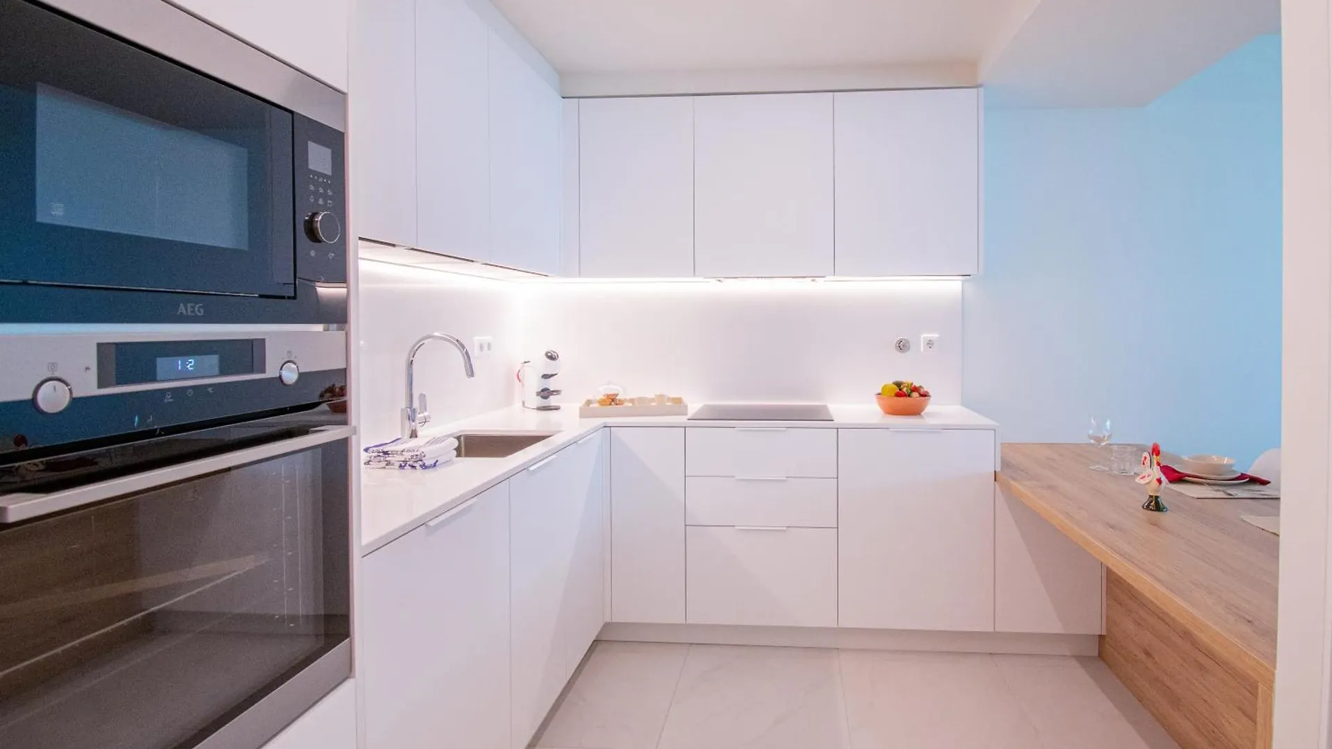 Picturesque Beachfront Apartment Armacao de Pera